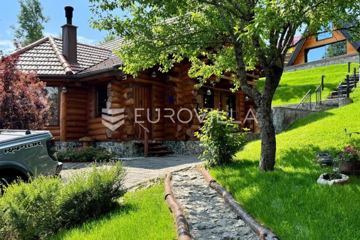 Gorski kotar, Kupjak, ekskluzivna kuća s jacuzzijem, wellnessom 200 m², bazen, okućnica 1700 m²