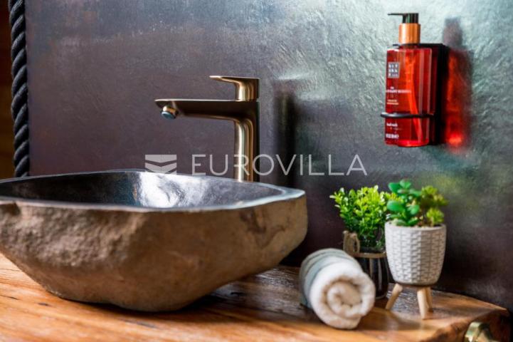 Gorski kotar, Kupjak, ekskluzivna kuća s jacuzzijem, wellnessom 200 m², bazen, okućnica 1700 m²