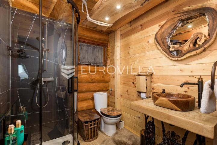 Gorski kotar, Kupjak, ekskluzivna kuća s jacuzzijem, wellnessom 200 m², bazen, okućnica 1700 m²