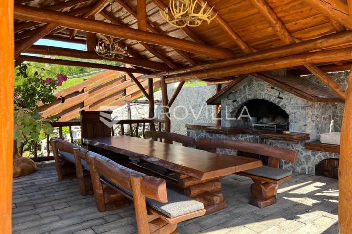 Gorski kotar, Kupjak, ekskluzivna kuća s jacuzzijem, wellnessom 200 m², bazen, okućnica 1700 m²