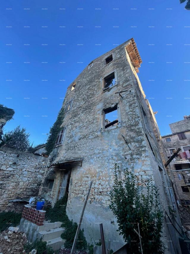 Haus Zu verkaufen: Steinernes Haus zur Renovierung im Herzen von Vodnjan.