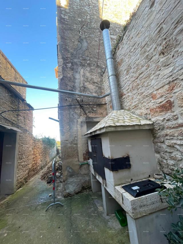 Haus Zu verkaufen: Steinernes Haus zur Renovierung im Herzen von Vodnjan.