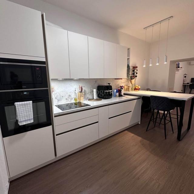 Novouređen moderan stan 65m² - Centar Rijeke