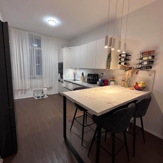 Novouređen moderan stan 65m² - Centar Rijeke