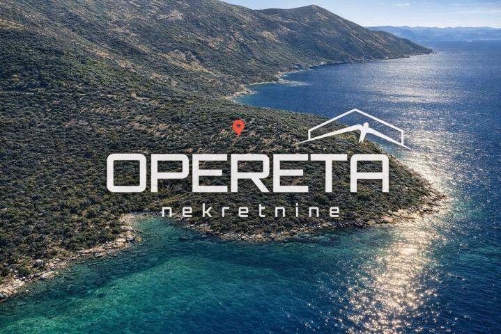 Dvije parcele 4.690 m2 uz more, s objektom, Baćina