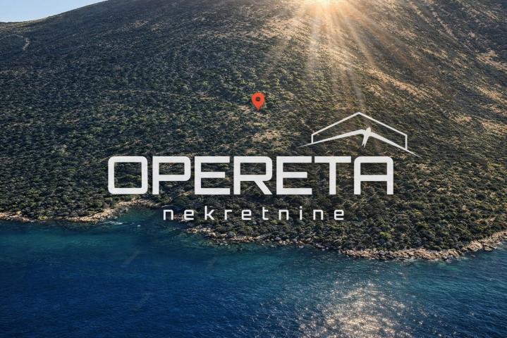 Dvije parcele 4.690 m2 uz more, s objektom, Baćina