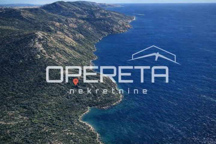 Dvije parcele 4.690 m2 uz more, s objektom, Baćina