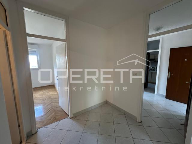 Kompletno renoviran stan s 3 spavaće sobe – Šibenik