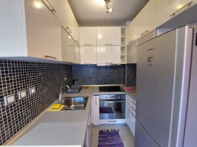 Prodaja dvosobnog stana 54m² u centru Budve –3 terase i izuzetna lokacija