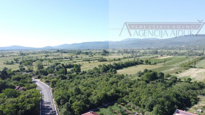 Imotski građevinsko zemljište 7803 m2 Glavina Donja