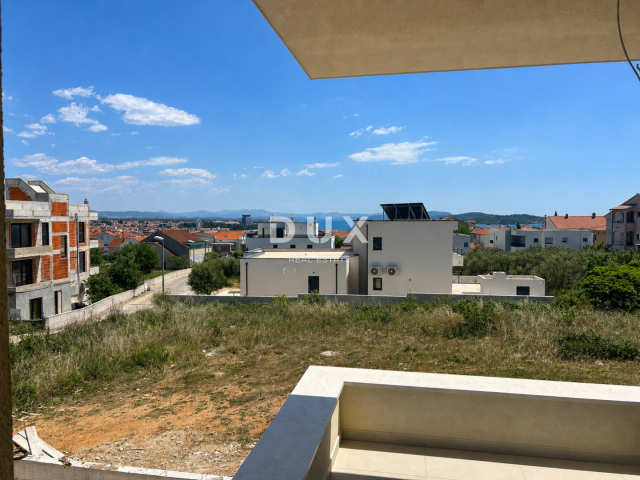 ŠIBENIK, VODICE – Stan s pogledom na more na mirnoj lokaciji, spremište 