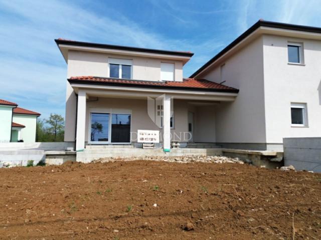 MUČIĆI, MATULJI - DVOJNA KUĆA VISOKI ROH-BAU