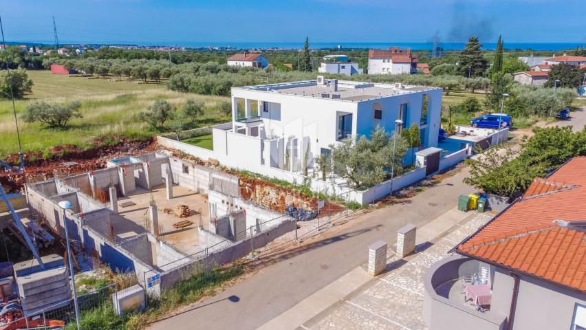 Umag, okolica, građevinsko zemljište sa započetom gradnjom!