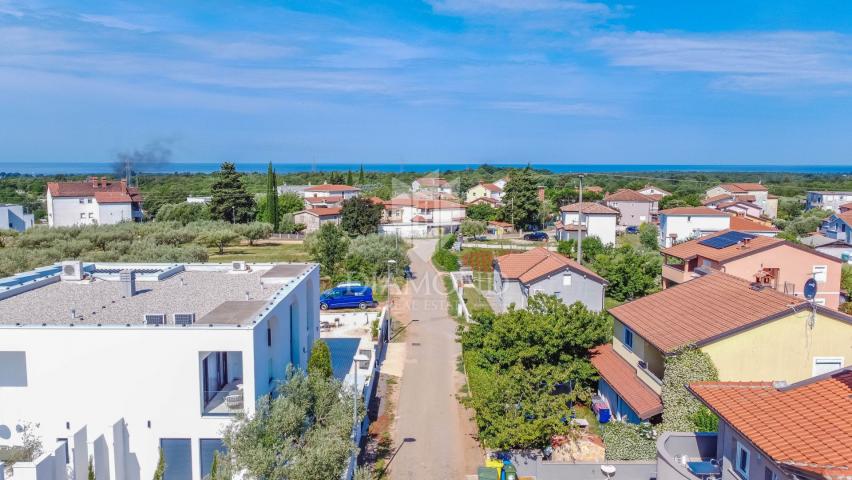 Umag, okolica, građevinsko zemljište sa započetom gradnjom!