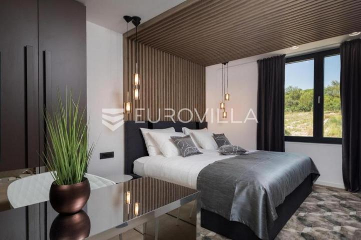 Zadar, Diklo, prekrasna villa s bazenom i pogledom na more