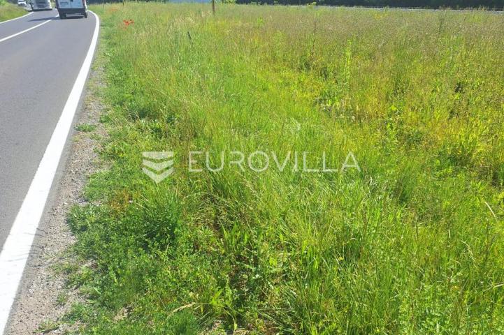 Karlovac, Ilovac, poljoprivredno zemljište 3050 m², uz glavnu cestu, blizina autoceste