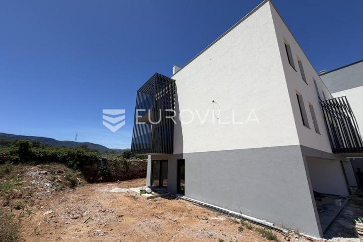 Hvar, Vrboska, trosoban stan u novogradnji neto korisne površine 113.75 m²