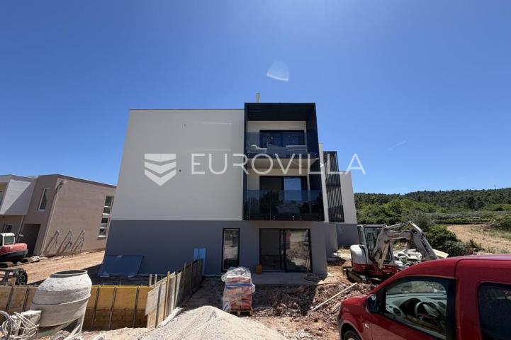Hvar, Vrboska, trosoban stan u novogradnji neto korisne površine 113.75 m²