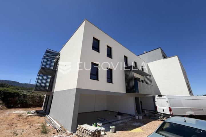 Hvar, Vrboska, trosoban stan u novogradnji neto korisne površine 113.75 m²