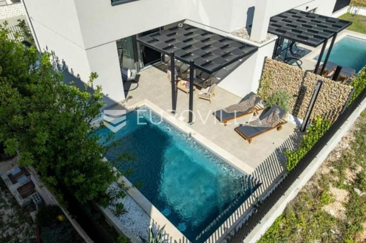 Zadar, Privlaka, Luksuzna dizajnerska vila s bazenom neto korisne površine 132,89 m²