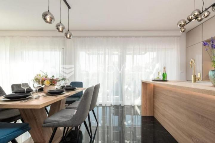 Zadar, Privlaka, Luksuzna dizajnerska vila s bazenom neto korisne površine 132,89 m²