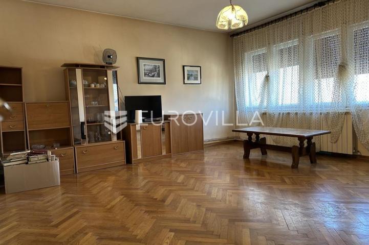 Požega, SNIŽENO, Matije Gupca, dvosoban stan u centru s garažom
