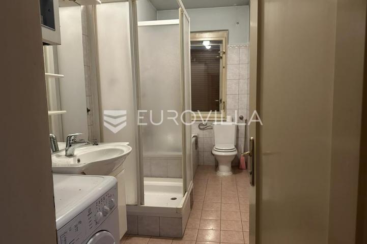 Požega, SNIŽENO, Matije Gupca, dvosoban stan u centru s garažom