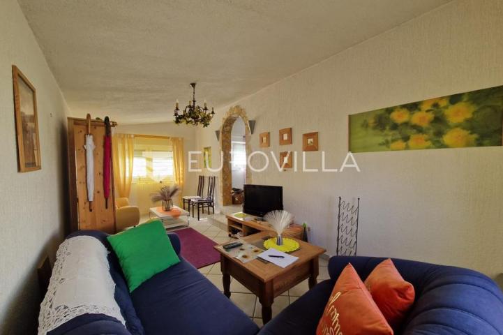 Vir, prizemnica s garažom 80 m od mora građevinska parcela 316 m²