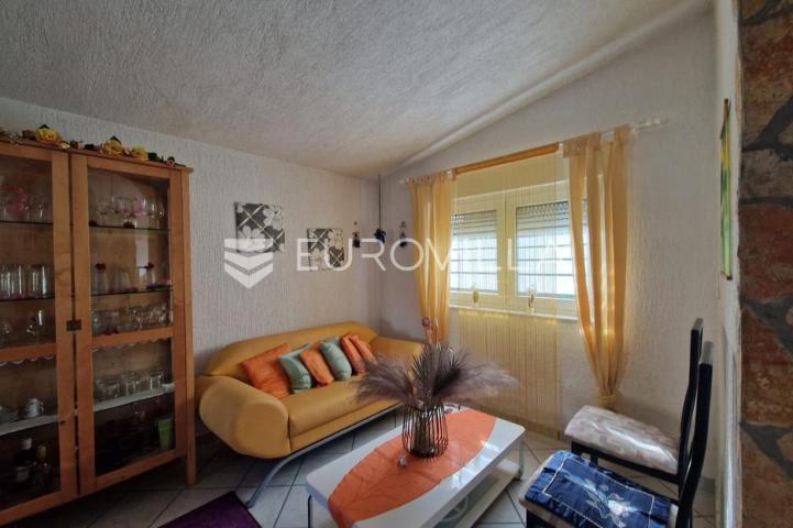 Vir, prizemnica s garažom 80 m od mora građevinska parcela 316 m²