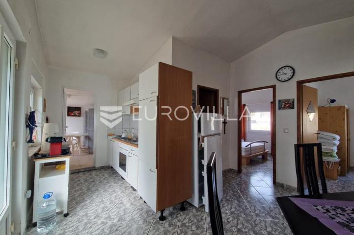 Vir, prizemnica s garažom 80 m od mora građevinska parcela 316 m²