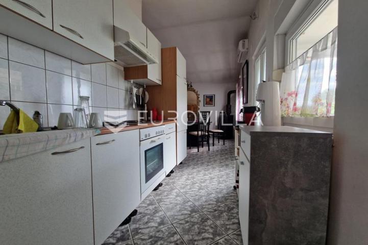 Vir, prizemnica s garažom 80 m od mora građevinska parcela 316 m²