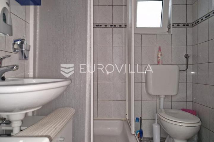 Vir, prizemnica s garažom 80 m od mora građevinska parcela 316 m²