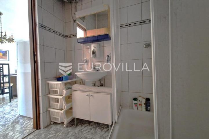 Vir, prizemnica s garažom 80 m od mora građevinska parcela 316 m²