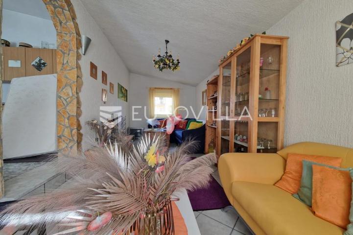 Vir, prizemnica s garažom 80 m od mora građevinska parcela 316 m²