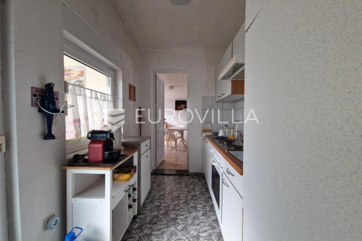 Vir, prizemnica s garažom 80 m od mora građevinska parcela 316 m²