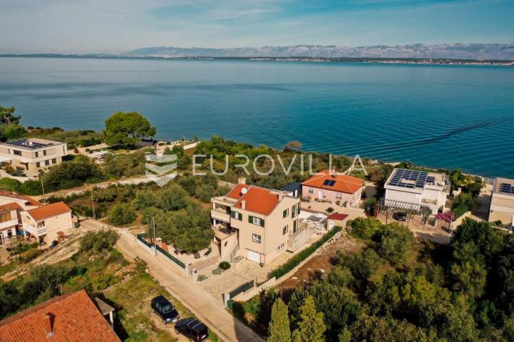 Otok Ugljan, Sutomišćica, kuća s bazenom i pogledom na more