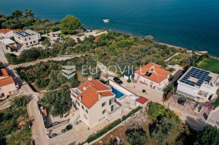 Otok Ugljan, Sutomišćica, kuća s bazenom i pogledom na more