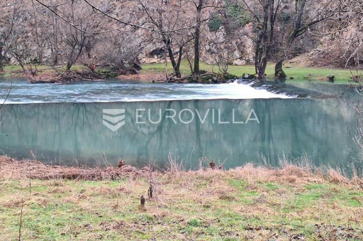 Barilovići, Perjasica, poljoprivredno zemljište 5240 m² na samoj rijeci Korani, mogućnost gradnje