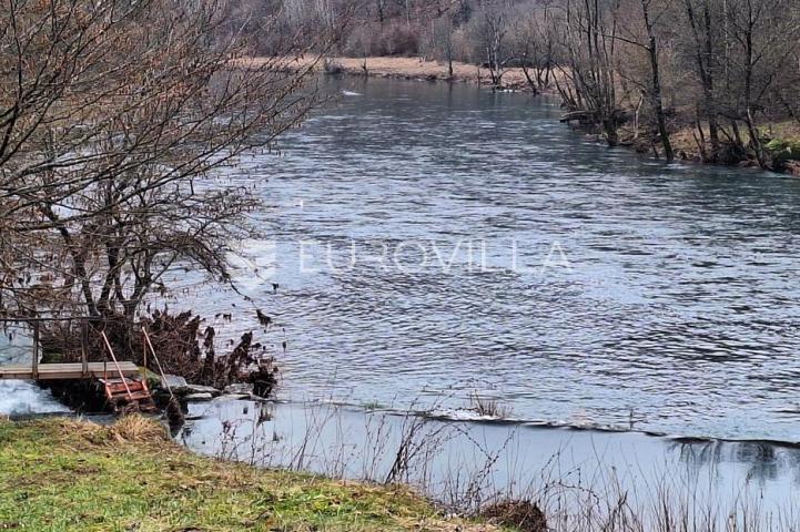 Barilovići, Perjasica, poljoprivredno zemljište 5240 m² na samoj rijeci Korani, mogućnost gradnje