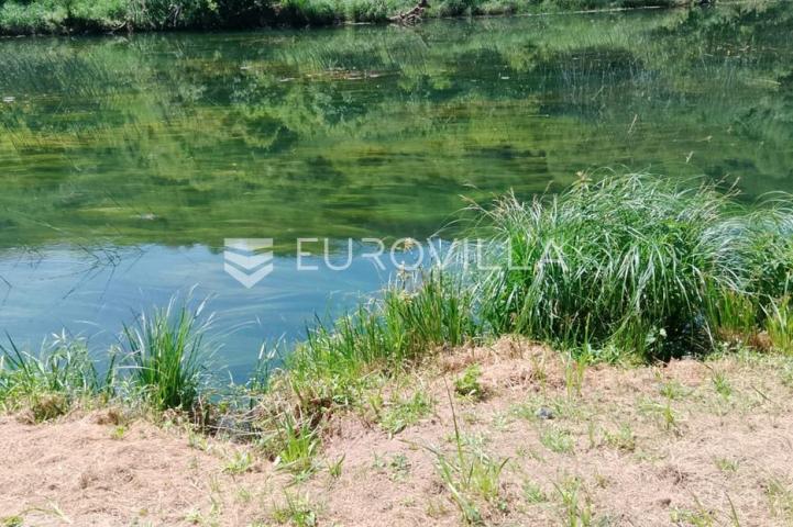 Barilovići, Perjasica, poljoprivredno zemljište 5240 m² na samoj rijeci Korani, mogućnost gradnje