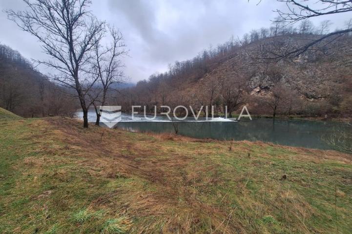 Barilovići, Perjasica, poljoprivredno zemljište 5240 m² na samoj rijeci Korani, mogućnost gradnje