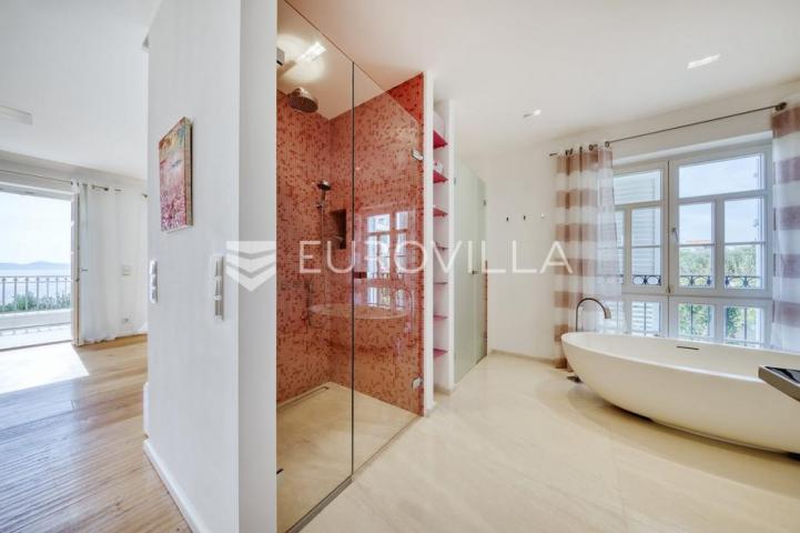 Zadar, Diklo, moderna i elegantna vila prvi red uz more