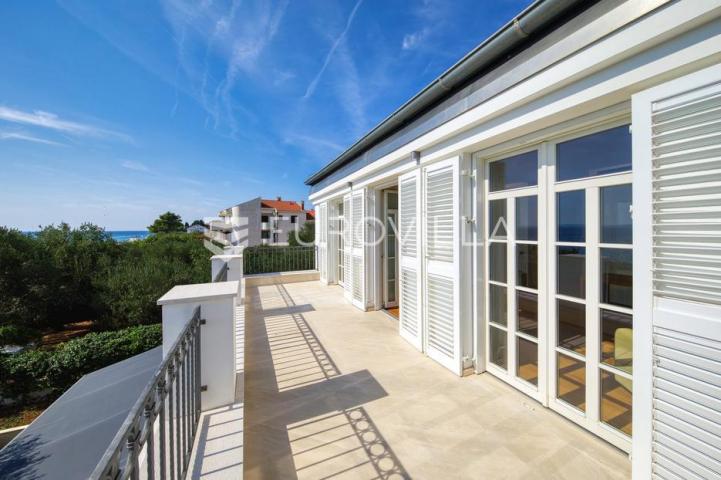 Zadar, Diklo, moderna i elegantna vila prvi red uz more