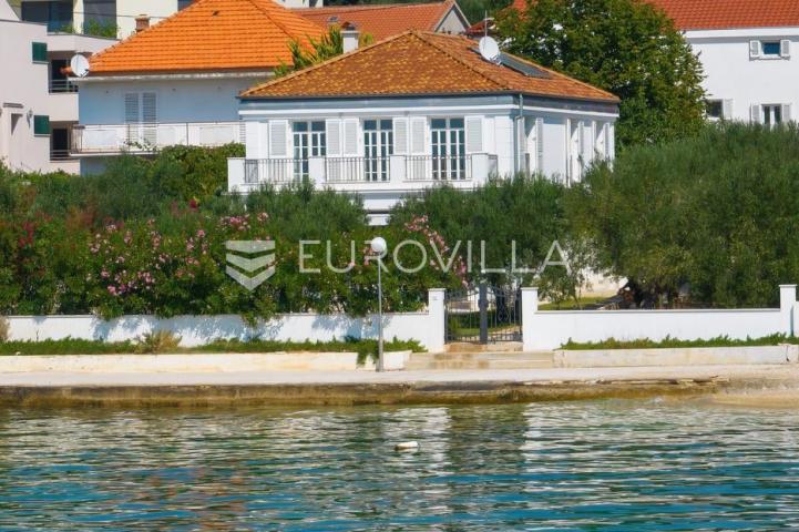 Zadar, Diklo, moderna i elegantna vila prvi red uz more