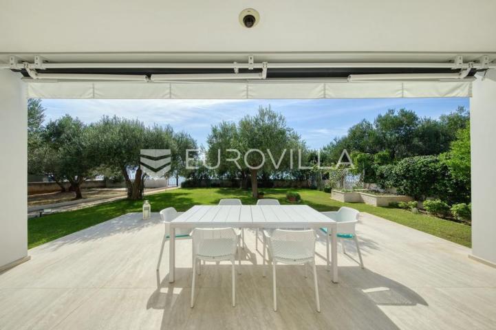 Zadar, Diklo, moderna i elegantna vila prvi red uz more