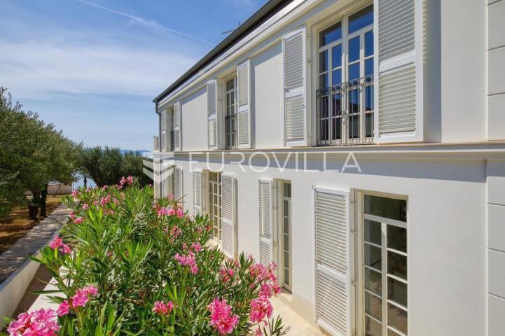 Zadar, Diklo, moderna i elegantna vila prvi red uz more