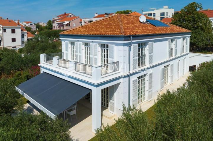 Zadar, Diklo, moderna i elegantna vila prvi red uz more