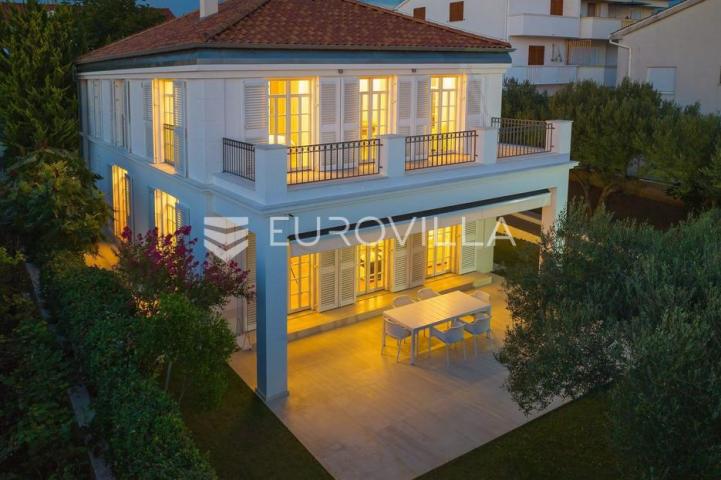 Zadar, Diklo, moderna i elegantna vila prvi red uz more