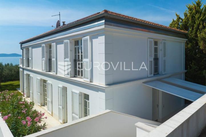 Zadar, Diklo, moderna i elegantna vila prvi red uz more