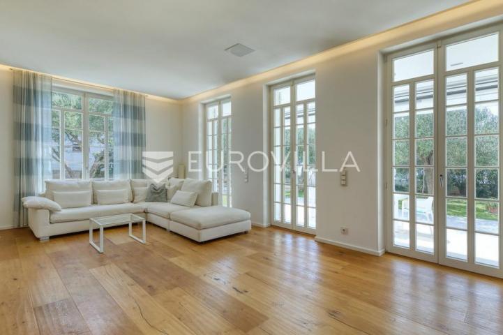 Zadar, Diklo, moderna i elegantna vila prvi red uz more